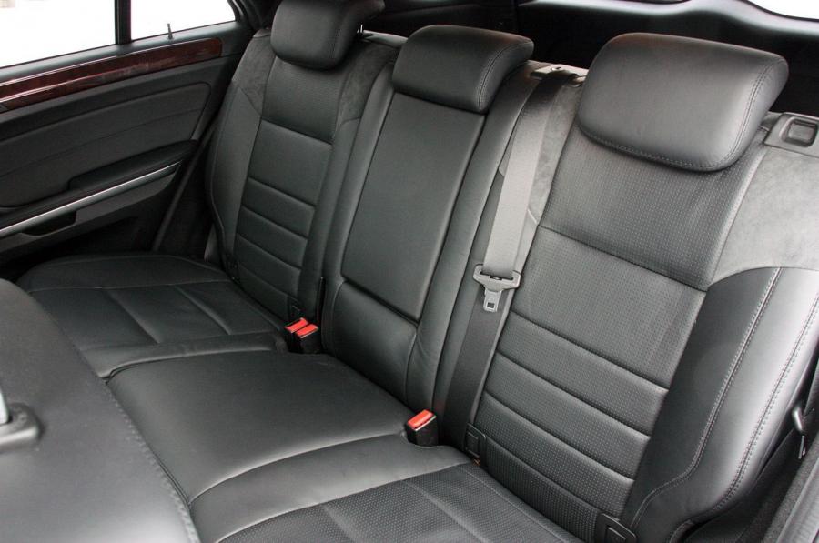  Mercedes-Benz ML63 AMG 2011 года  (фото 10 из 81)